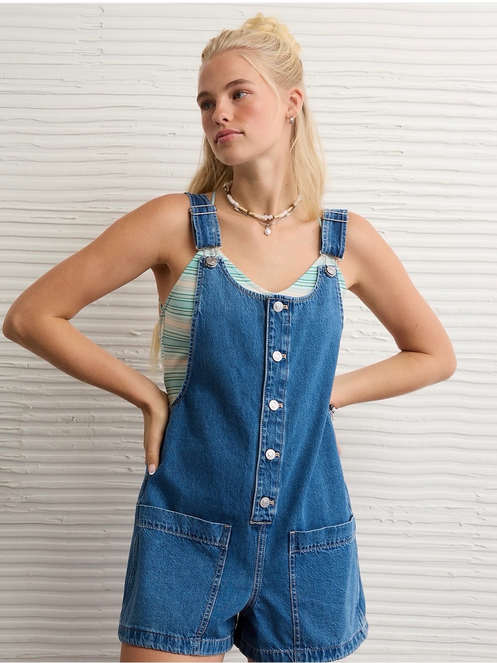 AE overall short